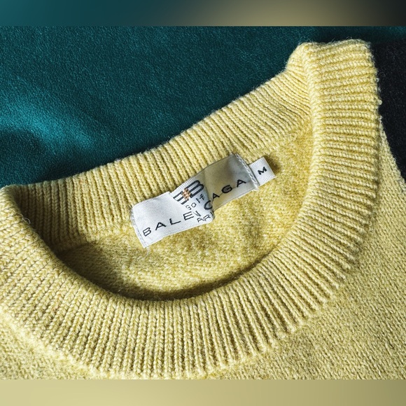 Authentic Balenciaga Wool Sweater - Picture 3 of 16